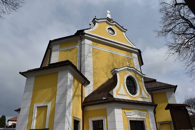 Památkově chráněný svatostánek v Obyčtově, jehož půdorys je zformovaný do tvaru želvy, navrhl na popud opata Velmluvy Jan Blažej Santini Aichl.