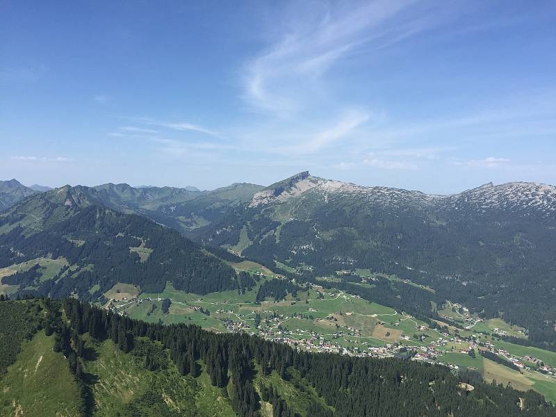 Pohled do údolí Kleinwalsertal
