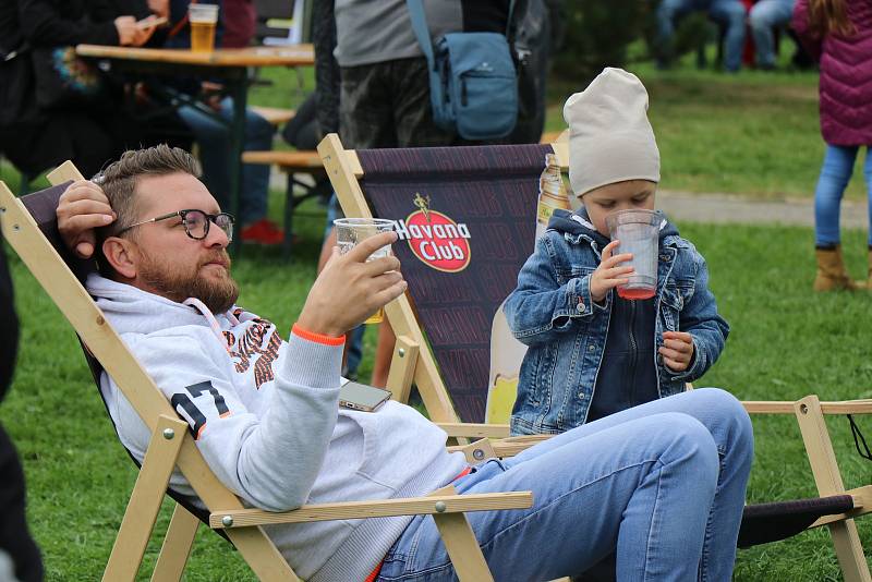 Kov a jídlo se na Farských humnech prolínaly na každém kroku. Bavili se tam malí i velcí.