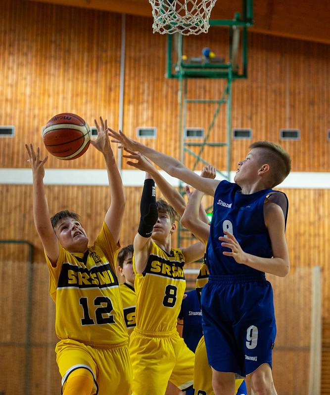 Dvě sportovní haly ve Žďáře nad Sázavou hostily o uplynulém víkendu Národní finále v basketbalu minižáků kategorie U12. Domácí Vlčata obsadila pěkné páté místo.