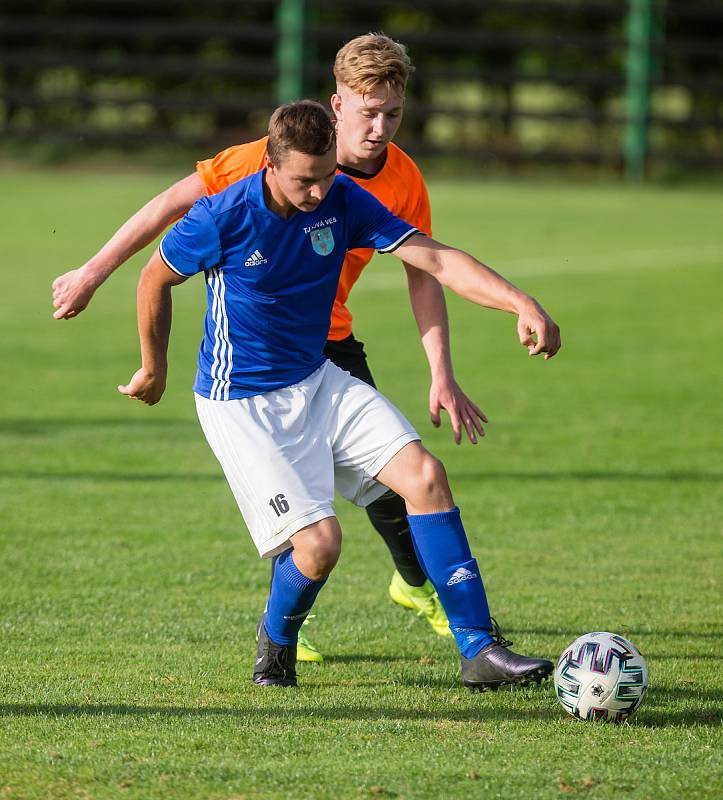 Fotbalové utkání krajského přeboru mezi TJ Nová Ves u Nového Města na Moravě a FK Kovofiniš Ledeč nad Sázavou.