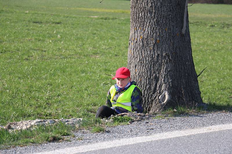 Do sbírání odpadků podíl silnic se pustili dobrovolní hasiči z Rokytna i z Kuklíku.