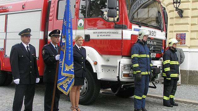 Sbor dobrovolných hasičů byl v Bíteši založen v roce 1872. Nový prapor získali při příležitosti 135. výročí založení sboru v roce 2007.