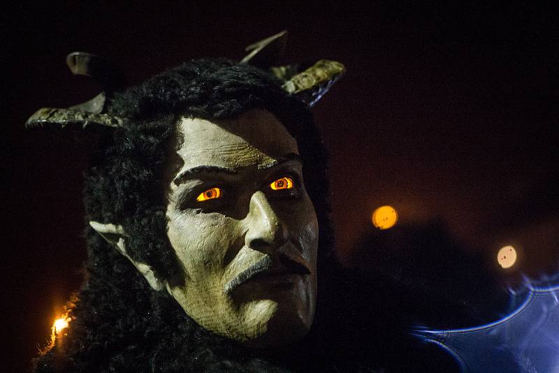 Pochod čertů Krampusáků ve Žďáře nad Sázavou.