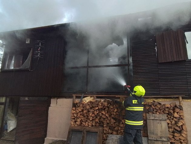 Škoda za milion: v Osové Bítýšce na Žďársku hořela chata