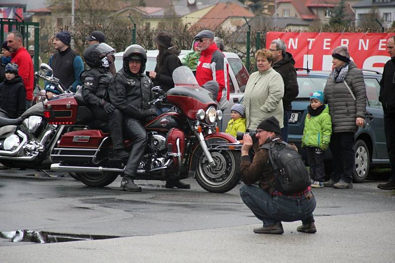 Motorkáři se sešli ve Žďáře nad Sázavou