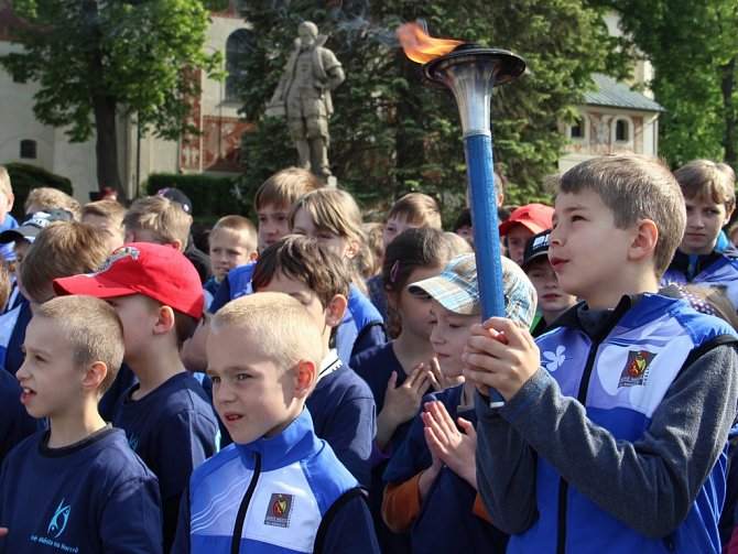 V Novém Městě na Moravě se v pátek zastavila štafeta mezinárodního Běhu míru. 