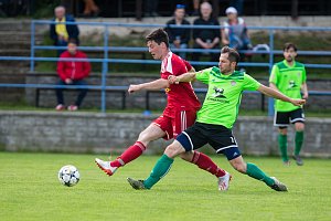 V sobotním přípravném utkání drželi fotbalisté Nového Města na Moravě (v zelených dresech) s Velkým Meziříčím (v červeném) krok pouze v první půli.