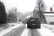 Sníh komplikuje dopravu na silnicích Vysočiny i ve čtvrtek 2. dubna.
