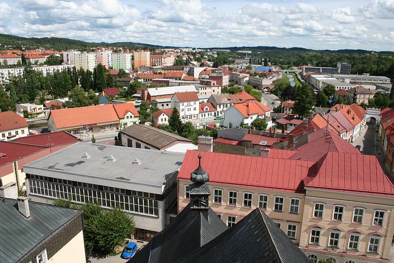 Výhled z věže kostela svatého Mikuláše ve Velkém Meziříčí