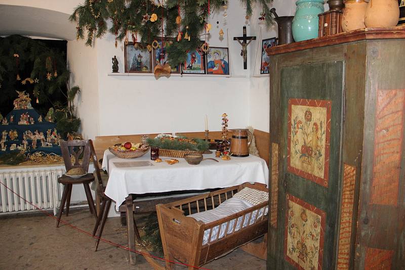 Výstava o starých adventních a vánočních zvycích na Horácku, nazvaná Když štědrovka zavoní, ve žďárském regionálním muzeu. K vidění bude do 7. ledna.