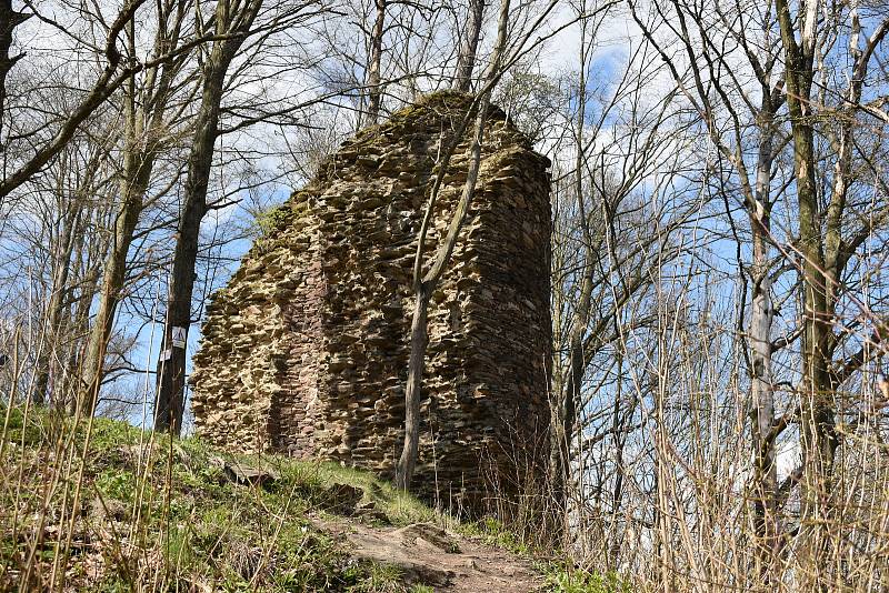 Nádherná příroda, vyhlídková místa a skvělá kuchyně. Na to lákali Šťastní z Víru turisty ze široka daleka. Upravovali cesty a vydávali pohlednice.