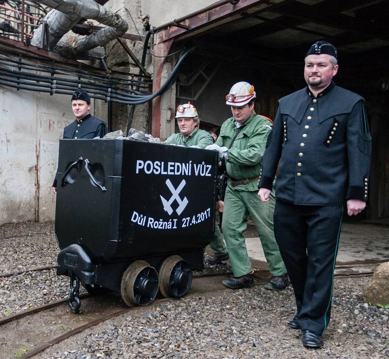 Horníci vyvezli 27. dubna poslední vůz uranové rudy z dolu Rožná I v Dolní Rožínce na Žďársku. Důl Rožná I je posledním uranovým dolem jak na území České republiky, tak i ve střední Evropě. V provozu byl od 1957 do roku 2016.