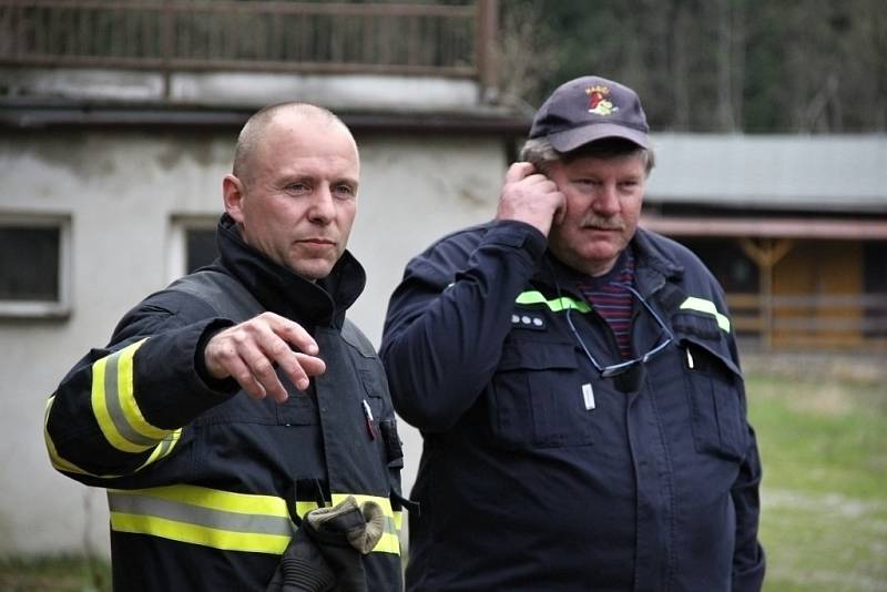 Námětové cvičení tří hasičských sborů Kuklíku, Studnic a Rokytna.