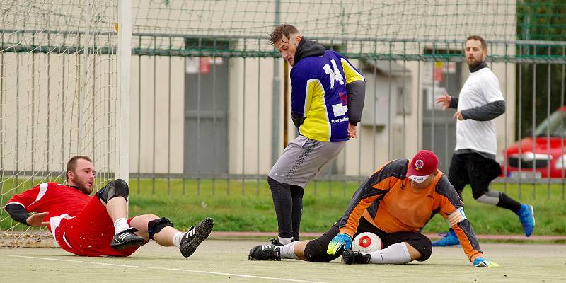 Podzimní část obou lig malé kopané ve Žďáře vstupuje do své závěrečné třetiny.