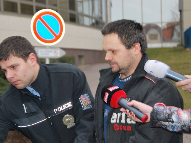 Miloš Straka byl eskortován  do brněnské vazební věznice.  