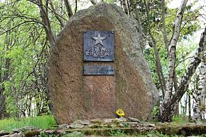 Pomník na kopci Metodka stojí od roku 1975.