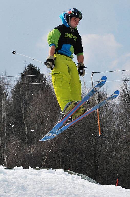 Návštěvníky Fajtova kopce u Velkého Meziříčí čekala opět velká podívaná v podobě Horsefeathers Velké louže a Jib & Jump best trick session. 