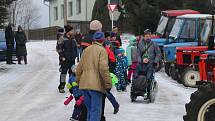 Sněhu a mrazu navzdory. Desítky nadšenců vyjely s traktory na spanilou jízdu Světnovem.