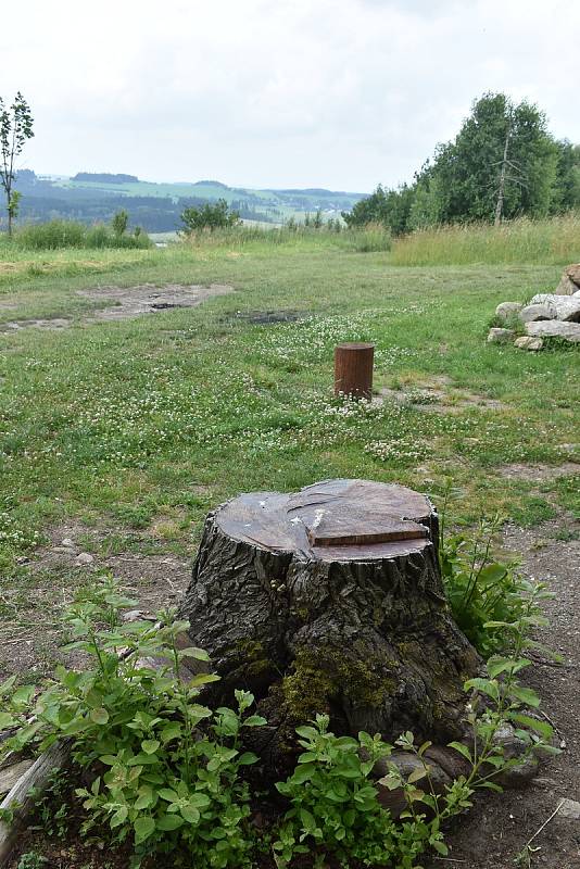 Lidé jsou dle Michala Nešpůrka nad očekávání poctiví, pouze jednou se stalo, že bar někdo vykradl.