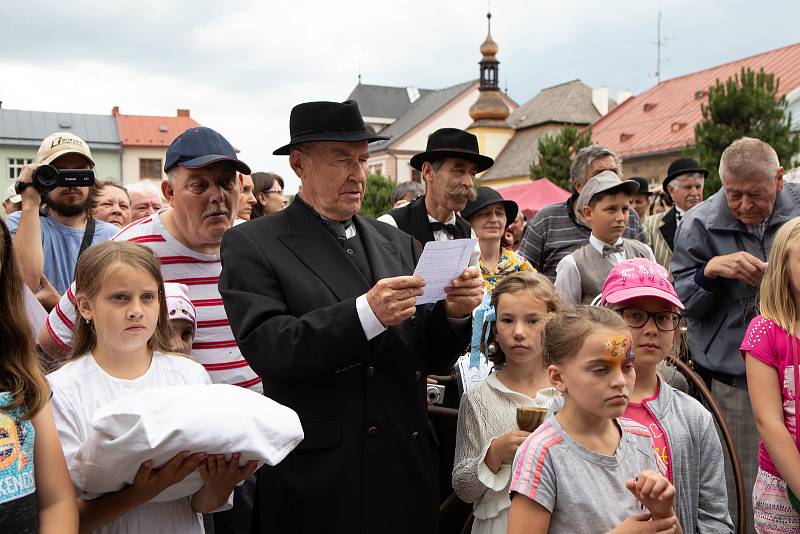 Téměř na den přesně se do Nového Města na Moravě vrátil po devadesáti letech první československý prezident Tomáš Garrigue Masaryk. Novoměští ho v sobotu při městských slavnostech Nova Civitas přivítali stejně jako 17. června 1928 – chlebem a solí. FOTO: 