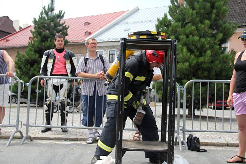 Hasičské klání na Vratislavově náměstí