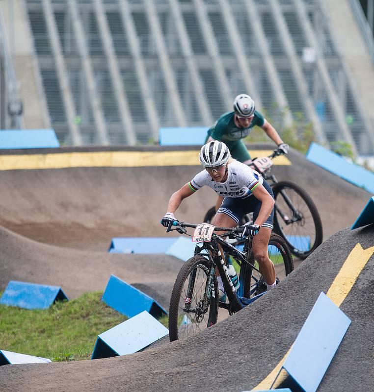 Závod SP kategorie žen elite v cross country horských kol v Novém Městě na Moravě.