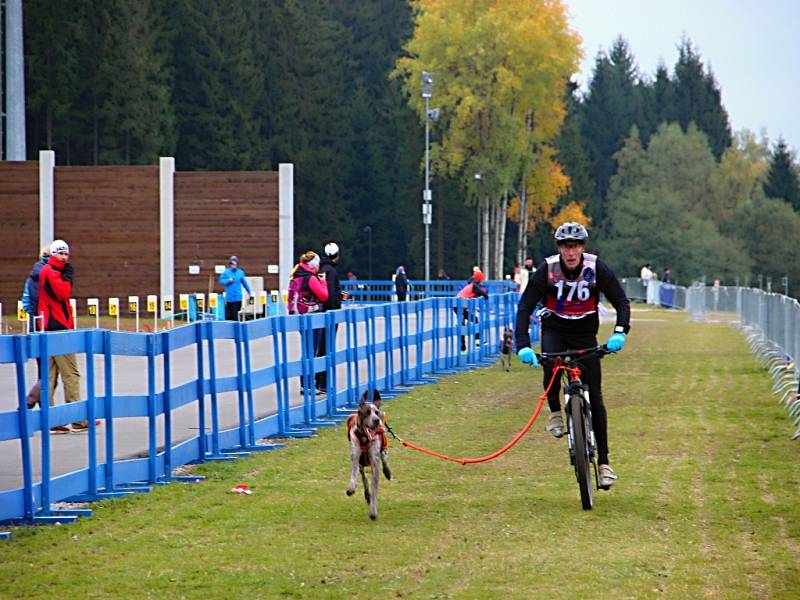 Na 550 závodníků z 18 zemí Evropy se zúčastnilo víkendového Mistrovství Evropy v canicrossu, bikejöringu a scooteru v novoměstské Vysočina Areně. 