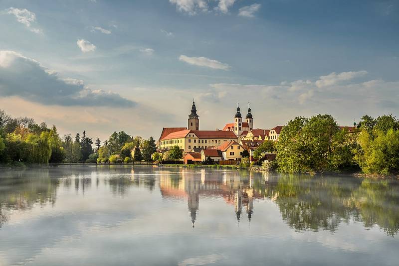 Vítězné snímky soutěže Letní a barokní Vysočina. Jezuitský klášter s kostelem Jména Ježíš, Telč - Daniel Novotný (1. místo v kategorii Barokní Vysočina)