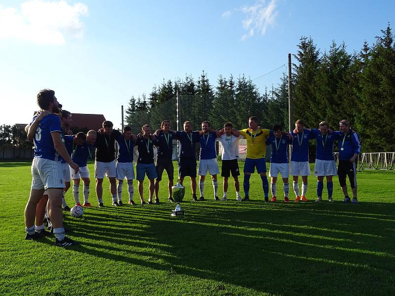 Vítězem letošního ročníku Krajského poháru Vysočiny se stali fotbalisté Nové Vsi (v modrých dresech). Sapeli Polnou ve středu zdolali 3:0.