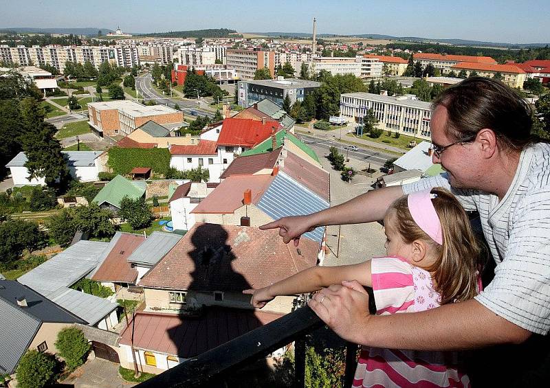 V sobotu 14. května budou mít dospělí i děti možnost vystoupat po schodech věže kostela svatého Prokopa až na její ochoz a spatřit Žďár z výšky 35 metrů. 