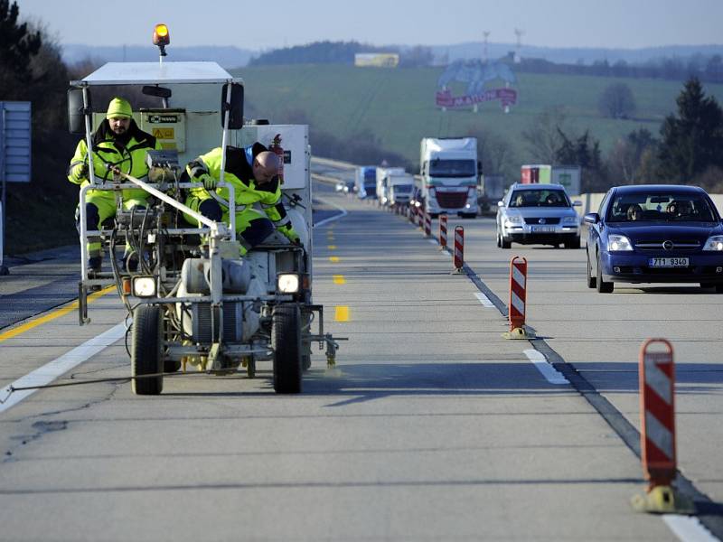 Na dálnici D1 mezi Měřínem a Velkým Meziříčím začala 26. ledna platit dopravní omezení kvůli pracím na modernizaci tohoto úseku.