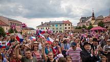 Téměř na den přesně se do Nového Města na Moravě vrátil po devadesáti letech první československý prezident Tomáš Garrigue Masaryk. Novoměští ho v sobotu při městských slavnostech Nova Civitas přivítali stejně jako 17. června 1928 – chlebem a solí. FOTO: 