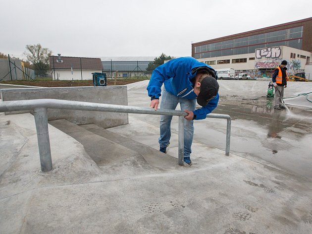 OBRAZEM: Ve Žďáře dokončují skatepark, otevřou ho na jaře
