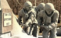 Památník likvidátorům, kteří jako první zasahovali na místě havárie černobylské elektrárny