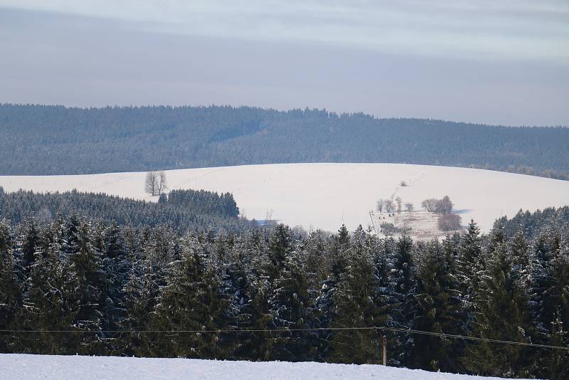 Kopec Kříb u Rokytna poskytuje nádherný výhled do krajiny.