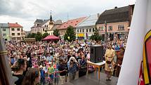 Téměř na den přesně se do Nového Města na Moravě vrátil po devadesáti letech první československý prezident Tomáš Garrigue Masaryk. Novoměští ho v sobotu při městských slavnostech Nova Civitas přivítali stejně jako 17. června 1928 – chlebem a solí. FOTO: 