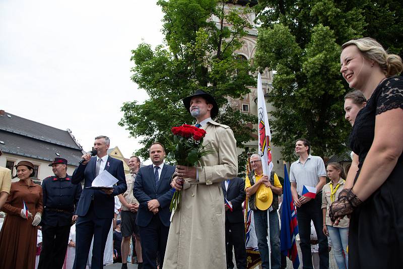 Téměř na den přesně se do Nového Města na Moravě vrátil po devadesáti letech první československý prezident Tomáš Garrigue Masaryk. Novoměští ho v sobotu při městských slavnostech Nova Civitas přivítali stejně jako 17. června 1928 – chlebem a solí. FOTO: 