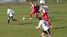 V úvodním jarní utkání zdolali fotbalisté Bystřice nad Pernštejnem (v bílých dresech) hostující Speřice (v červeném) 2:0. Oba góly vstřelil záložník Chloupek.