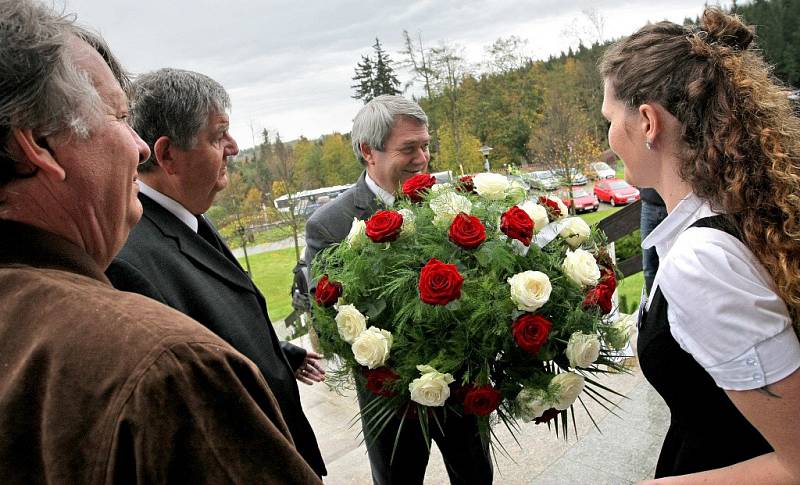 Rodina, kamarádi a spolužáci se ve Žďáru loučili se zavražděným Petrem. 