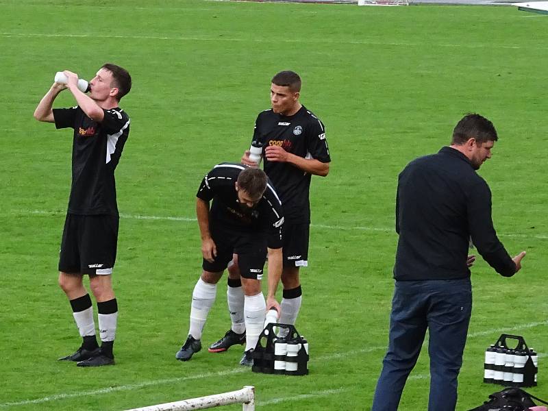 První letošní bod si v 6. kole moravskoslezské divize D připsali fotbalisté Bystřice (v bílých dresech). S Havlíčkovým Brodem remizovali 0:0.