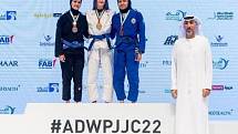 Žďárská bojovnice Karolína Štěpánová se stala v Abú Dhabí mistryní světa v jiu-jitsu kategorie do 55 kilogramů.