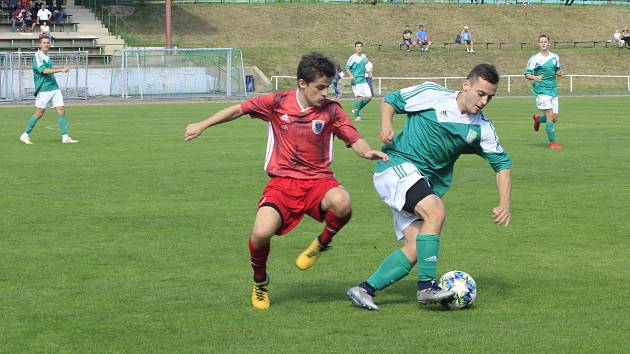 Fotbalisté Bystřice (v červeném) doma v sobotu zdolali Boskovice 4:2.