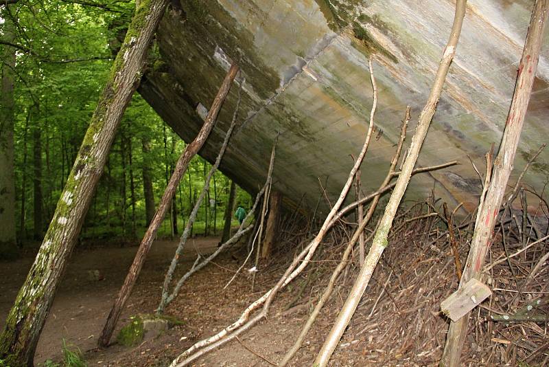 Místo, kde došlo k operaci Vakýra, Hitlerovo Vlčí doupě, je dodnes hojně navštěvované turisty.