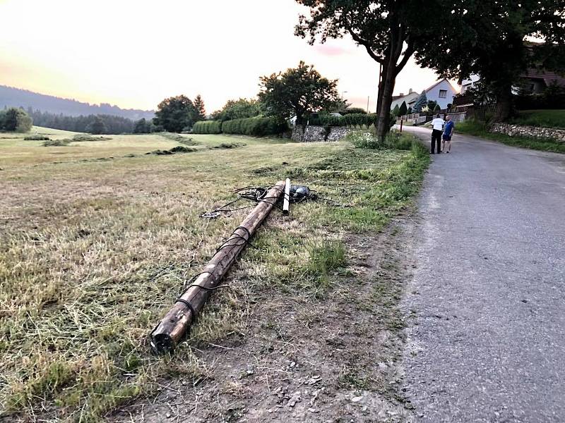 Událost se stala na spojovací komunikaci mezi obcemi Rokytno a Vlachovice u Nového Města na Moravě.