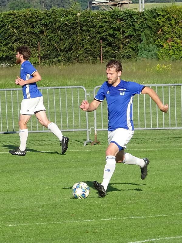 Vítězem letošního ročníku Krajského poháru Vysočiny se stali fotbalisté Nové Vsi (v modrých dresech). Sapeli Polnou ve středu zdolali 3:0.