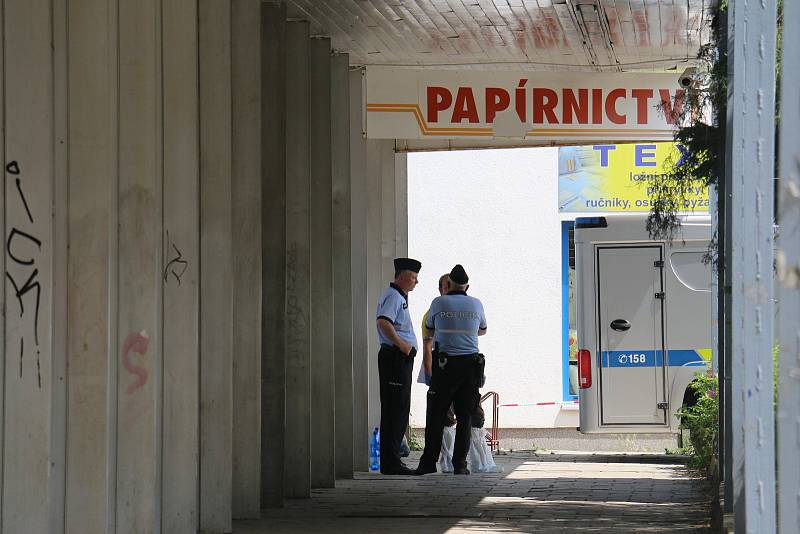 V úterý ráno obsadili a neprodyšně uzavřeli centrum Žďáru nad Sázavou policisté.