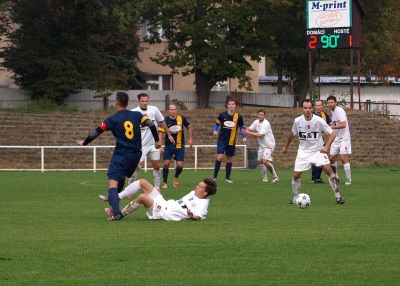 Z fotbalového utkání I.A třídy Bohemia Poděbrady - Divišov (2:1)