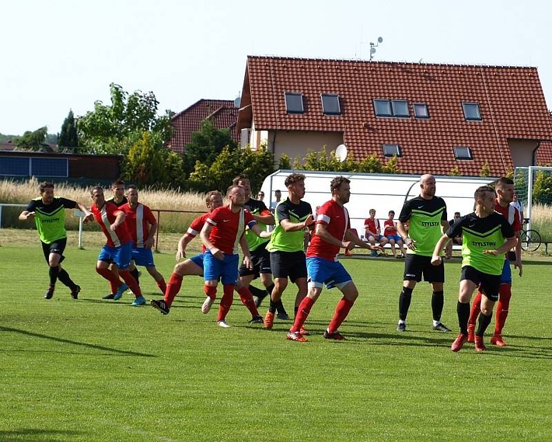 Z fotbalového utkání I.B třídy Pátek - Městec Králové (4:4)