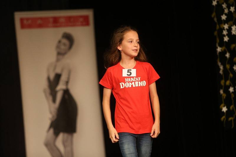 Finálový večer Miss Polabí se konal v poděbradském divadle.